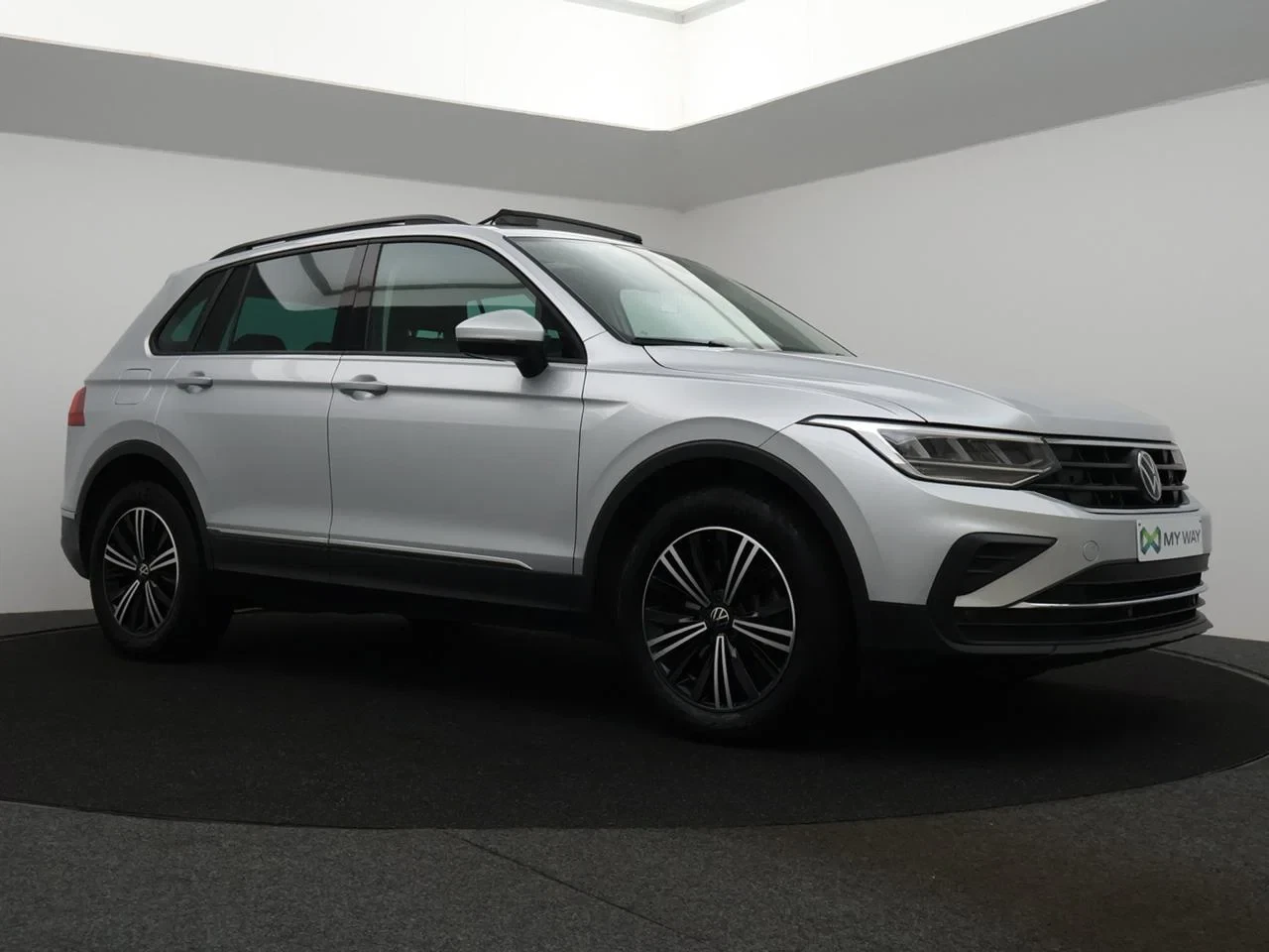 Volkswagen-Tiguan-image-2