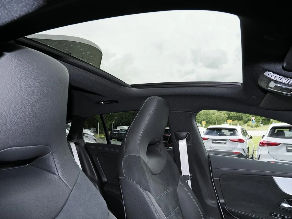 Mercedes-Benz-CLA 200-image-14