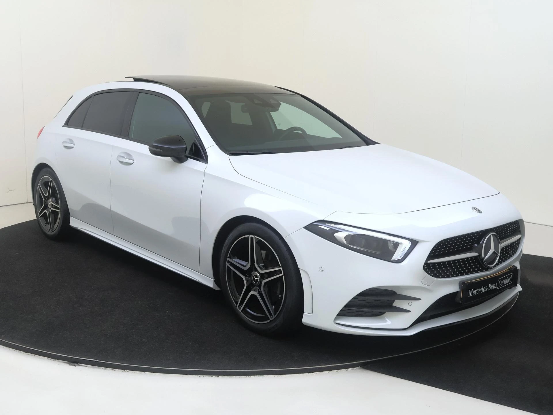Mercedes-Benz-A-Klasse-image-1