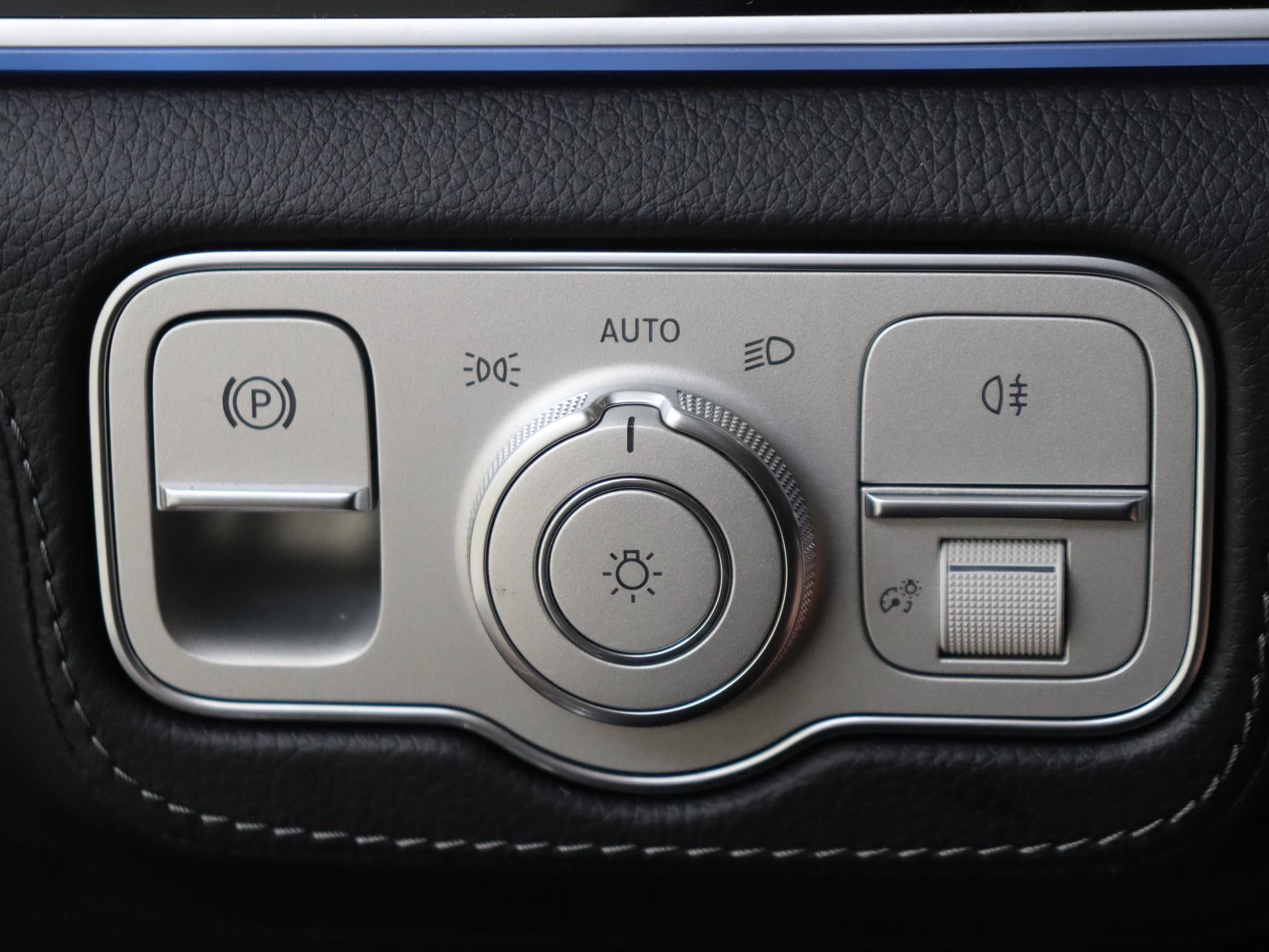 Mercedes-Benz-GLE-image-25