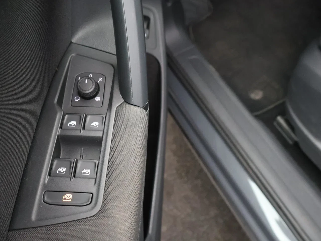 Volkswagen Tiguan eHybrid (PHEV) Tiguan eHybrid 1.4 Life Business 245PK *AUTOMAAT*VIRTUAL COCKPIT*NAVI*APP-CONNECT*CAMERA*PDC*ACC*AIRCO*...*