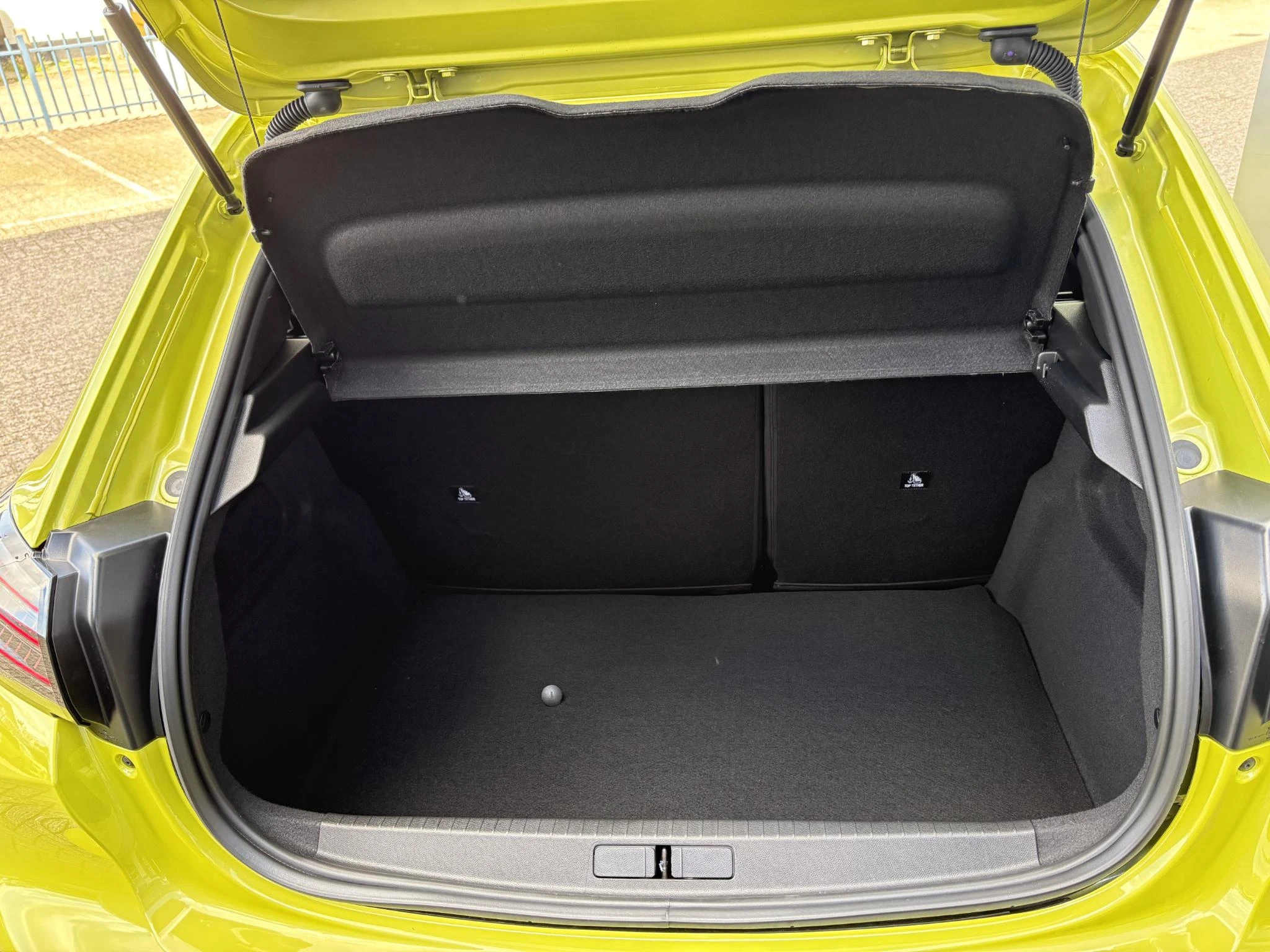 Peugeot-208-image-25
