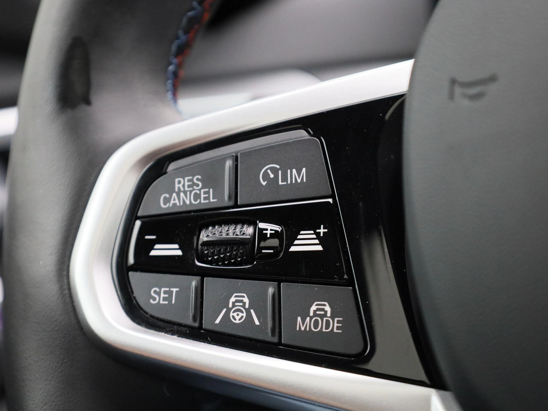 BMW-i4-image-18