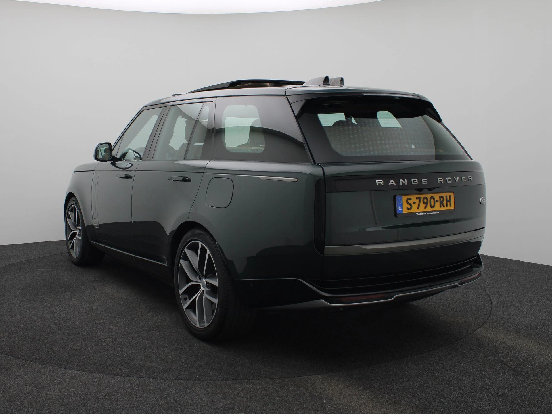 Land Rover-Range Rover-image-1