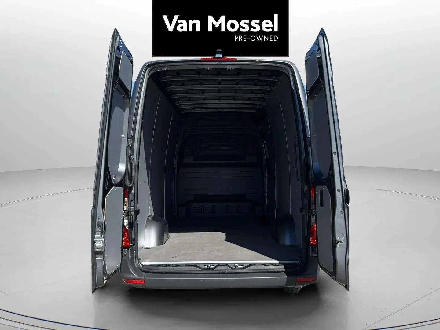 Mercedes-Benz-Sprinter-image-4