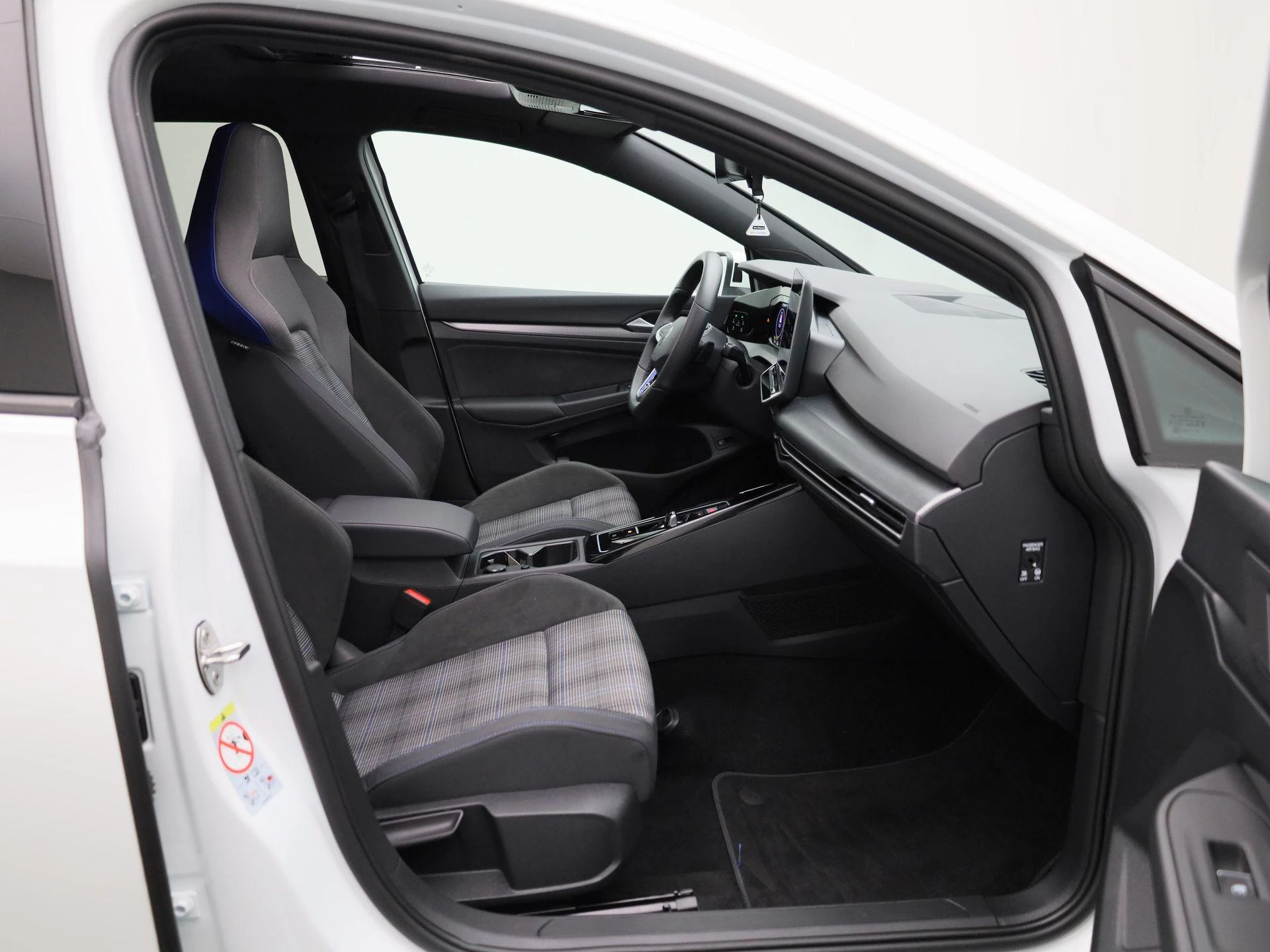 Volkswagen-Golf-image-42