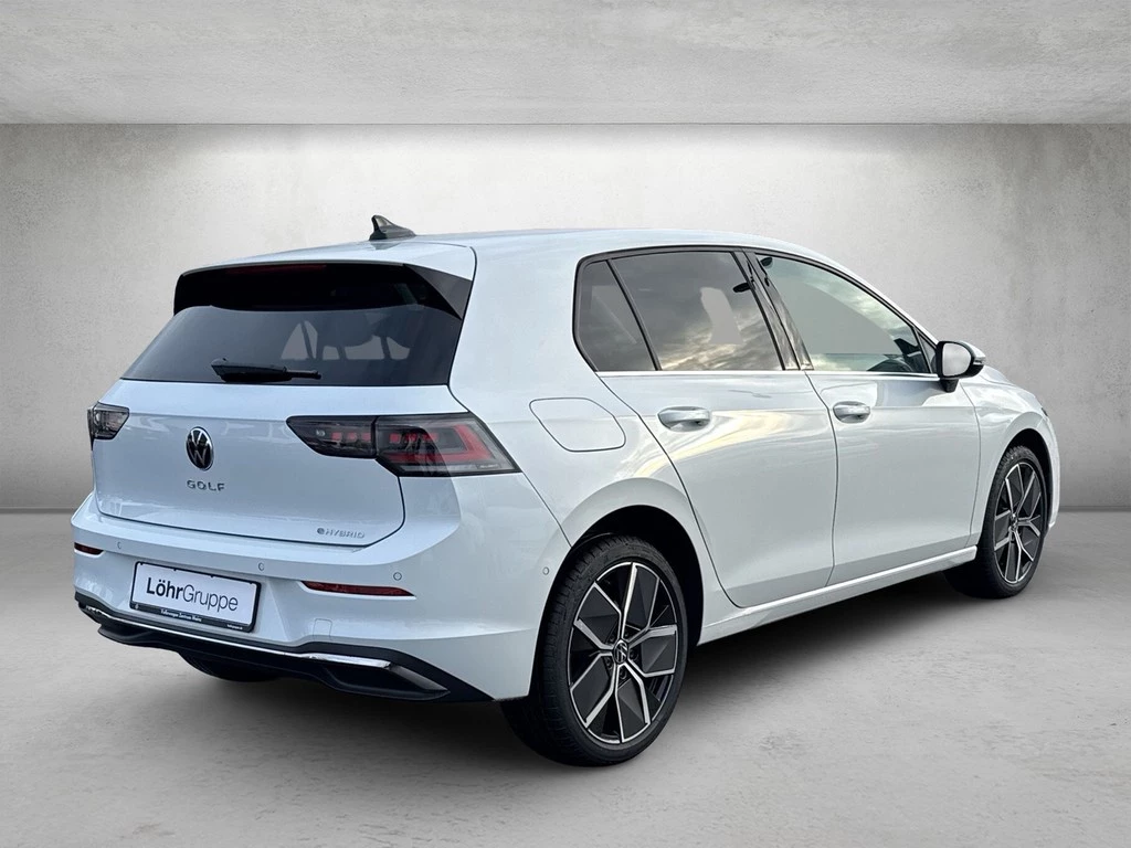 Volkswagen-Golf-image-2