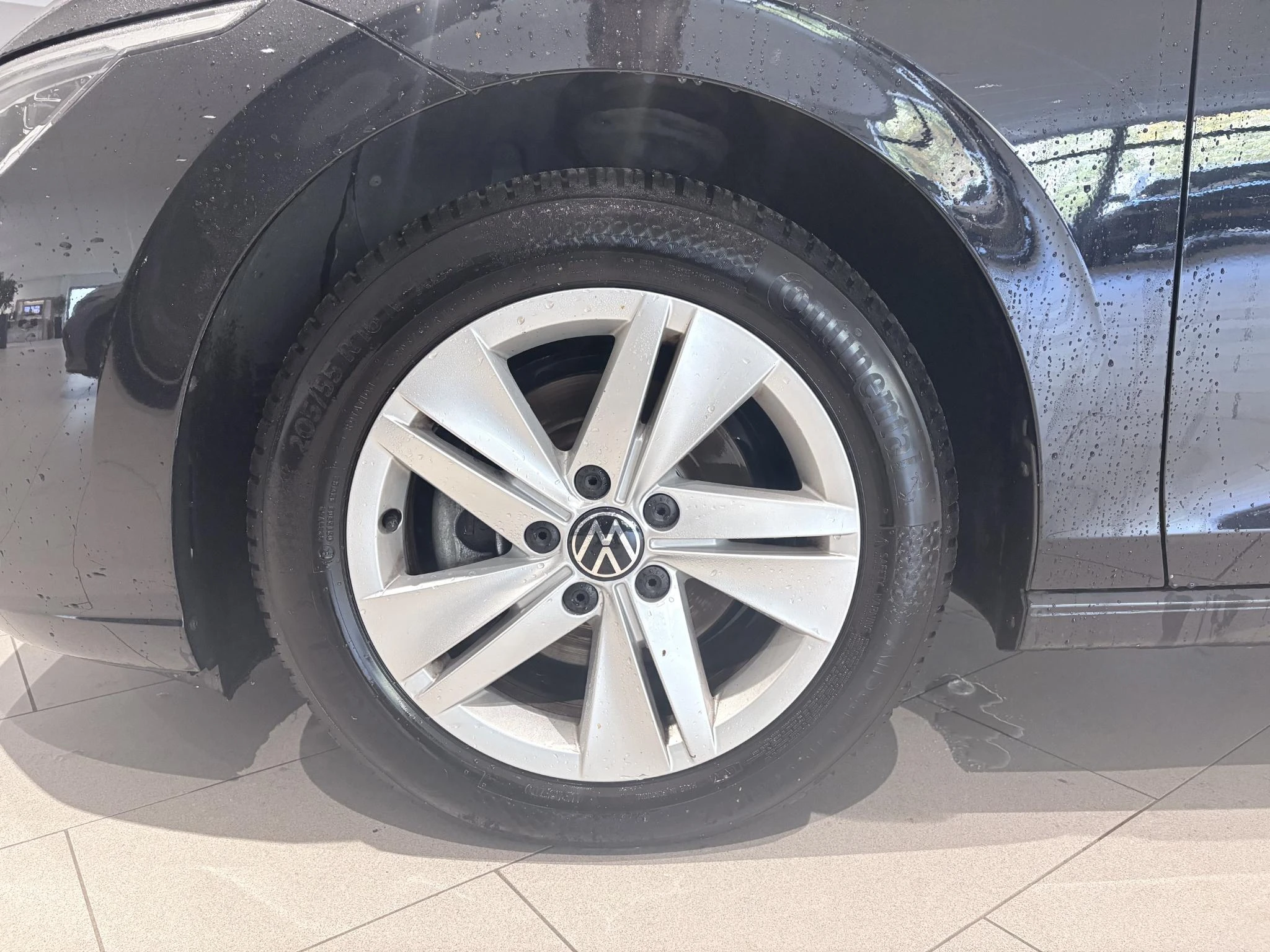 Volkswagen-Golf-image-2