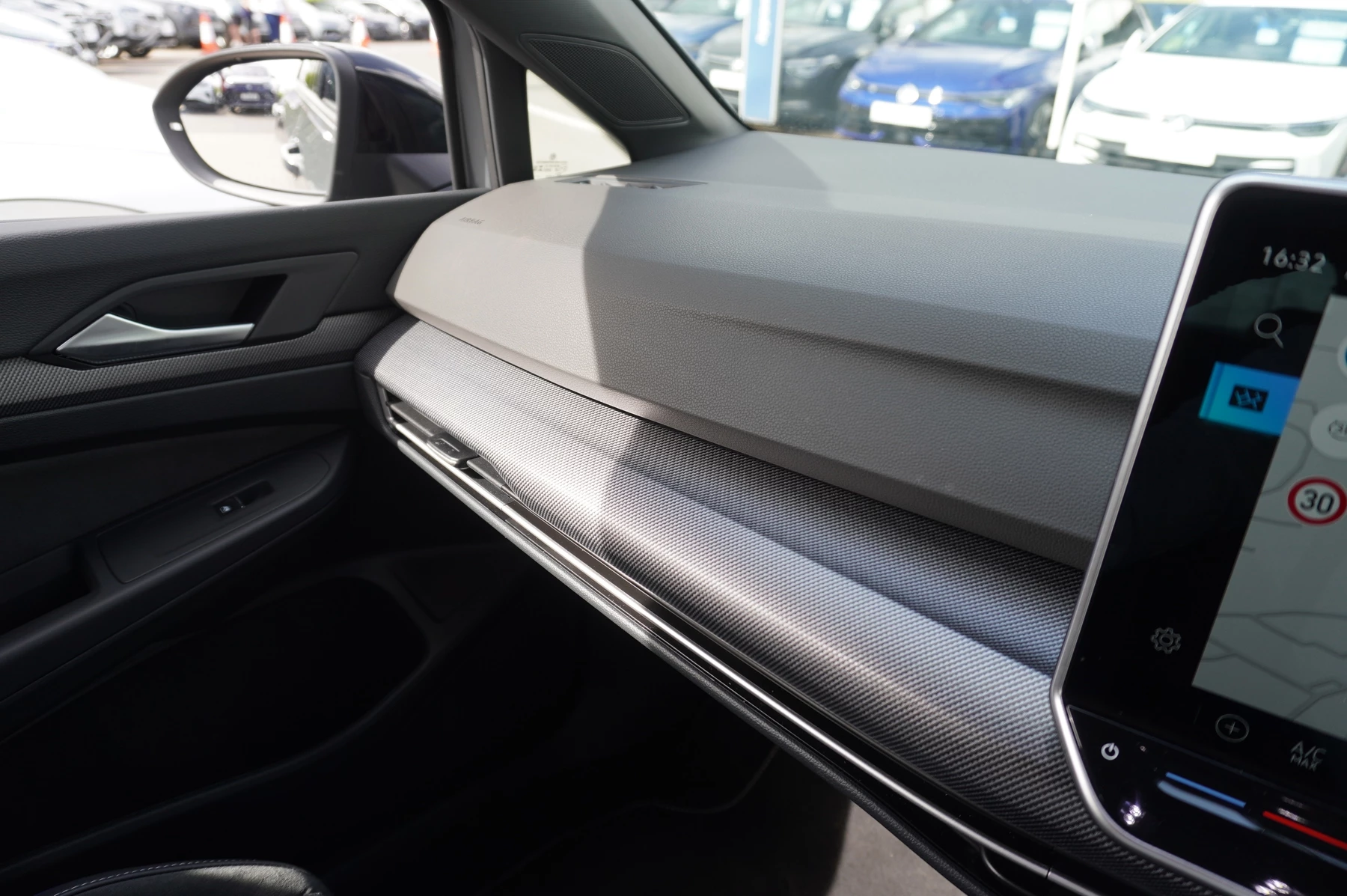 Volkswagen-Golf-image-22