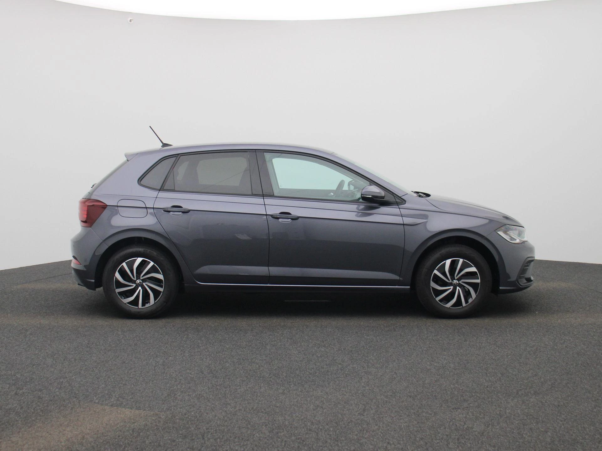 Volkswagen-Polo-image-5