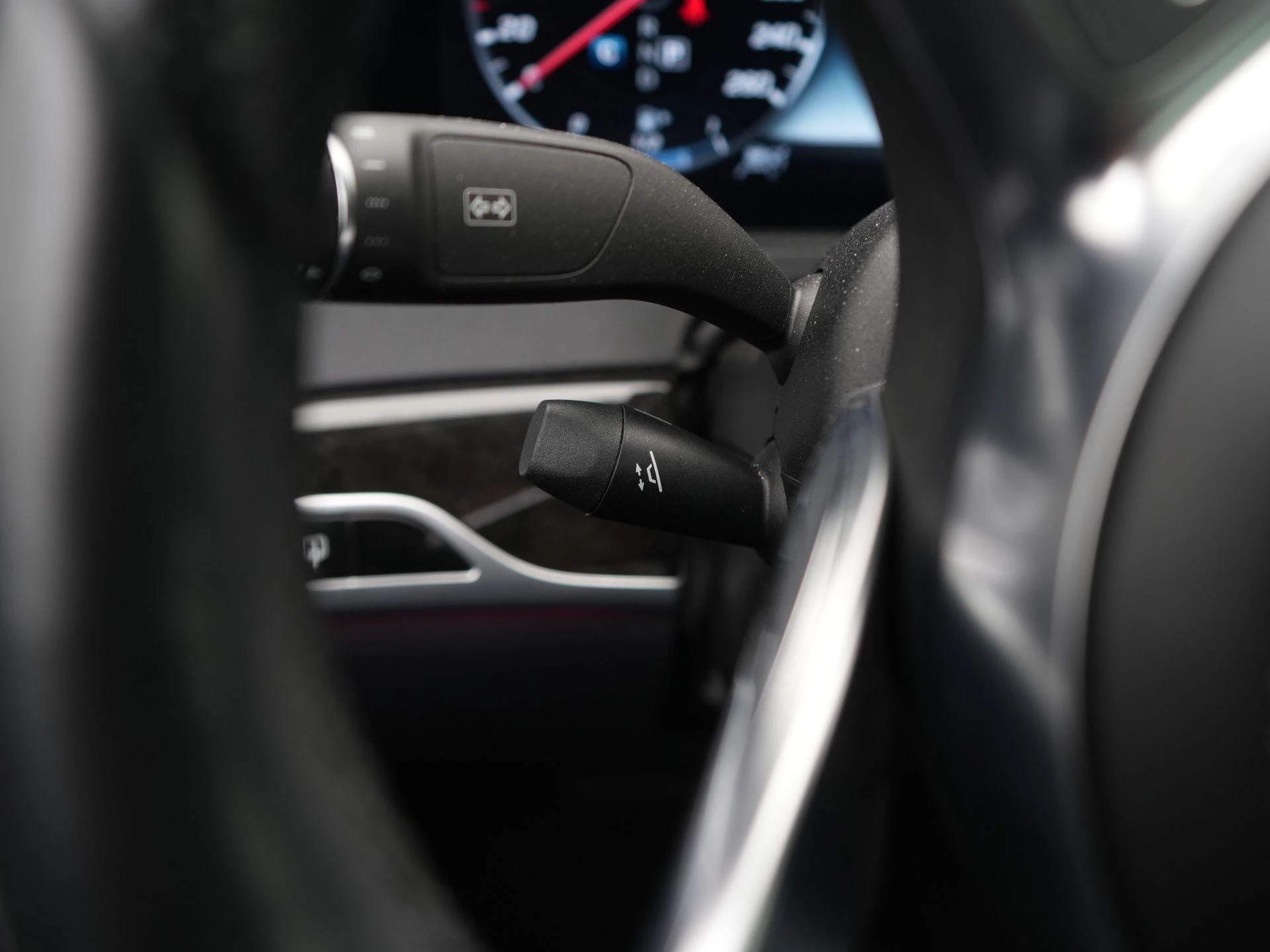 Mercedes-Benz-S-Klasse-image-18