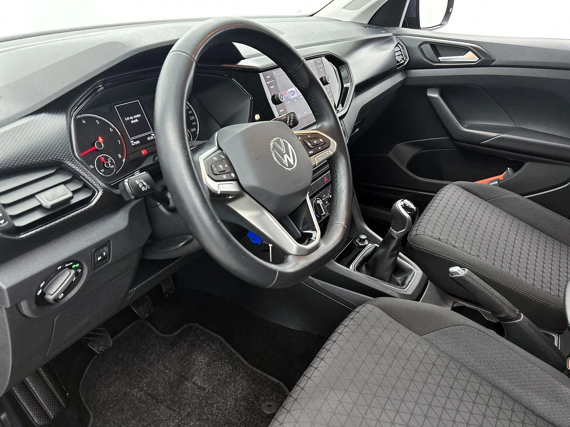 Volkswagen-T-Cross-image-19