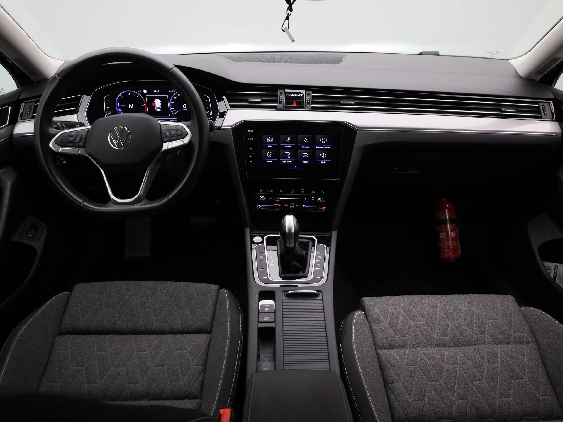 Volkswagen-Passat-image-8