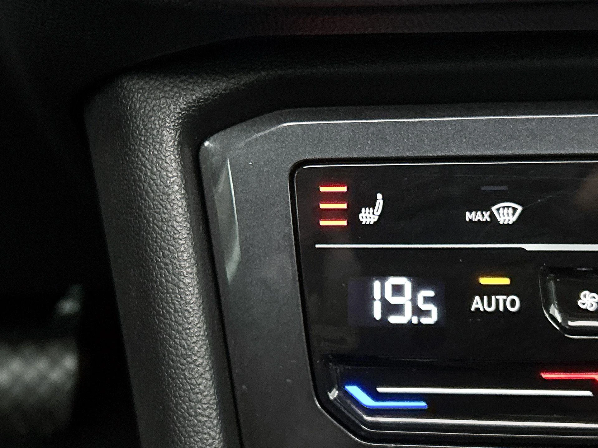 Volkswagen-Tiguan-image-7