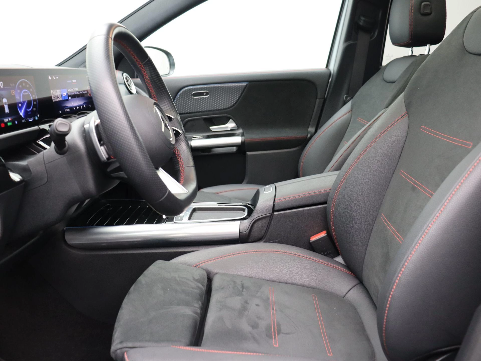 Mercedes-Benz-EQA-image-14