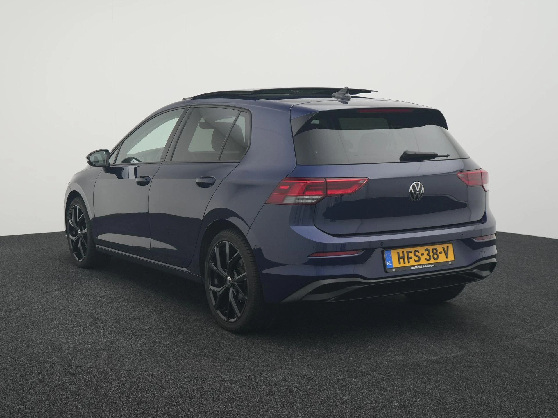 Volkswagen-Golf-image-1