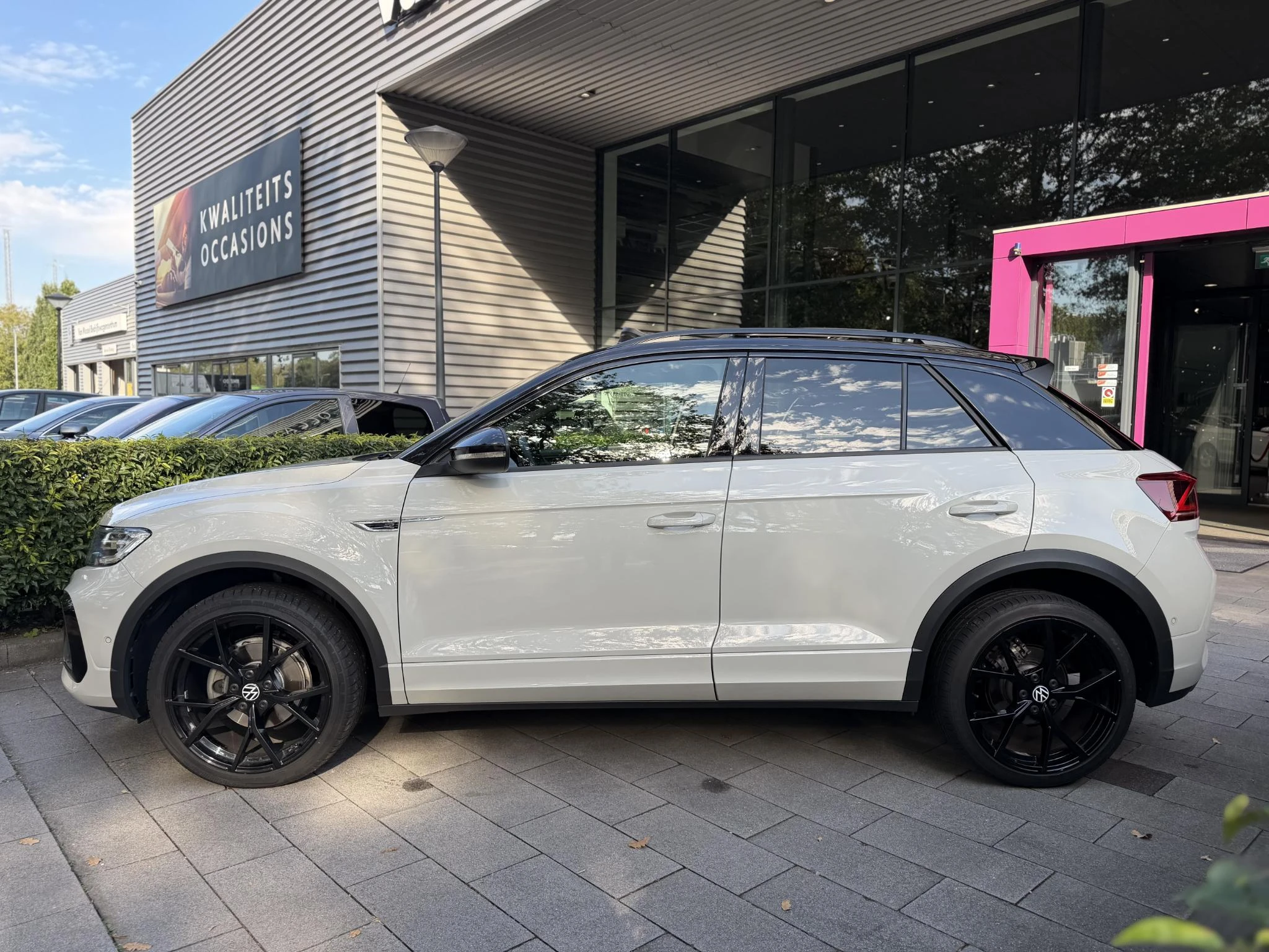 Volkswagen-T-Roc-image-2