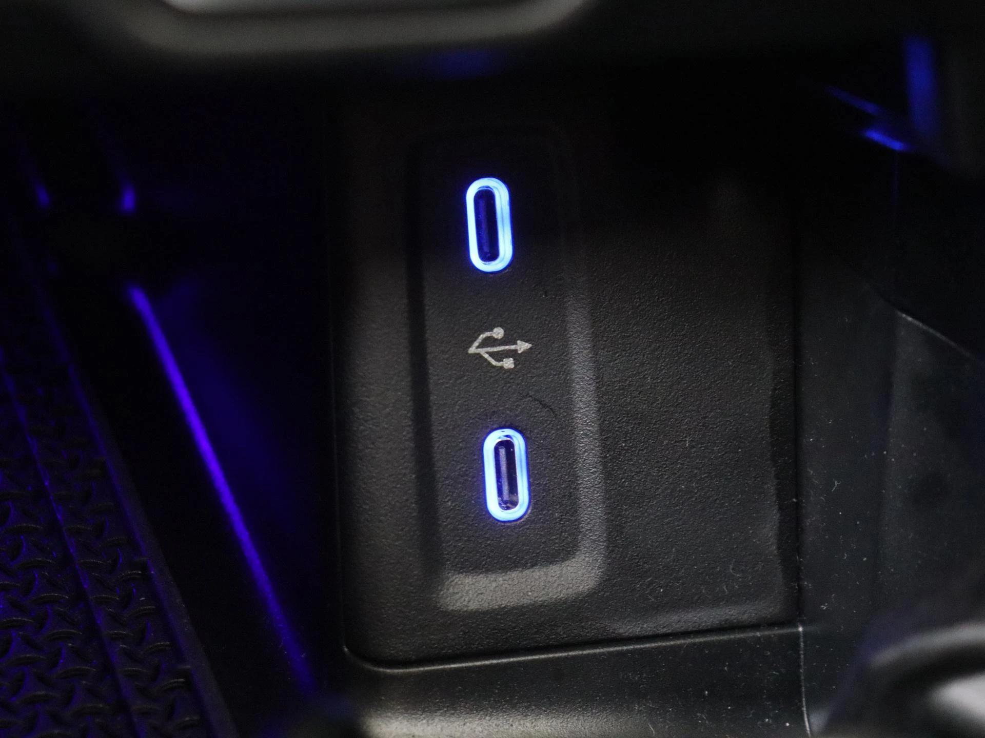 Mercedes-Benz-GLC-image-23