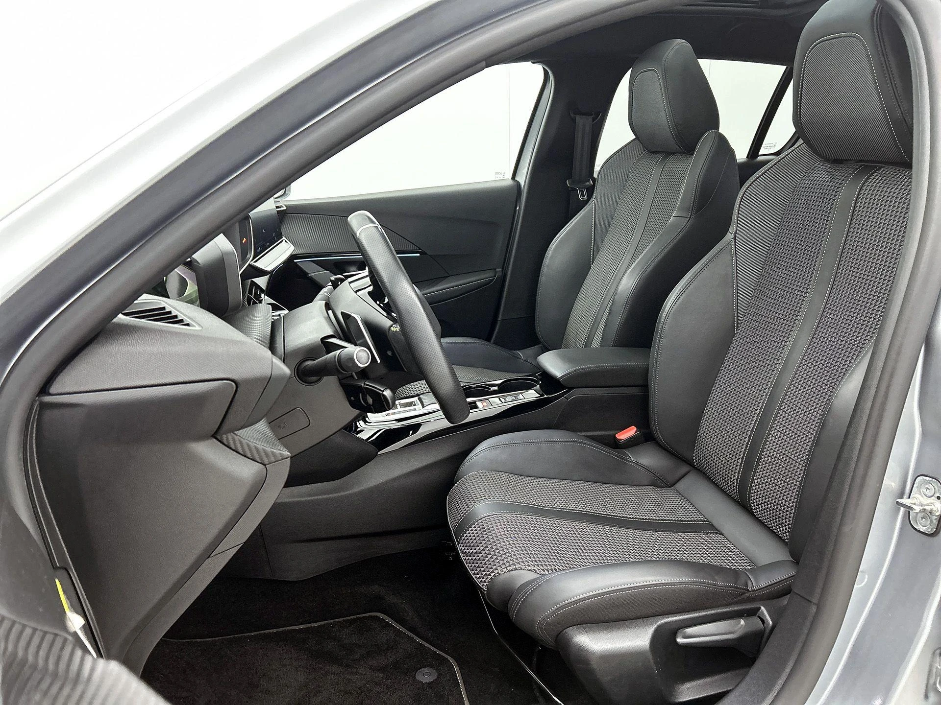 Peugeot-208-image-39