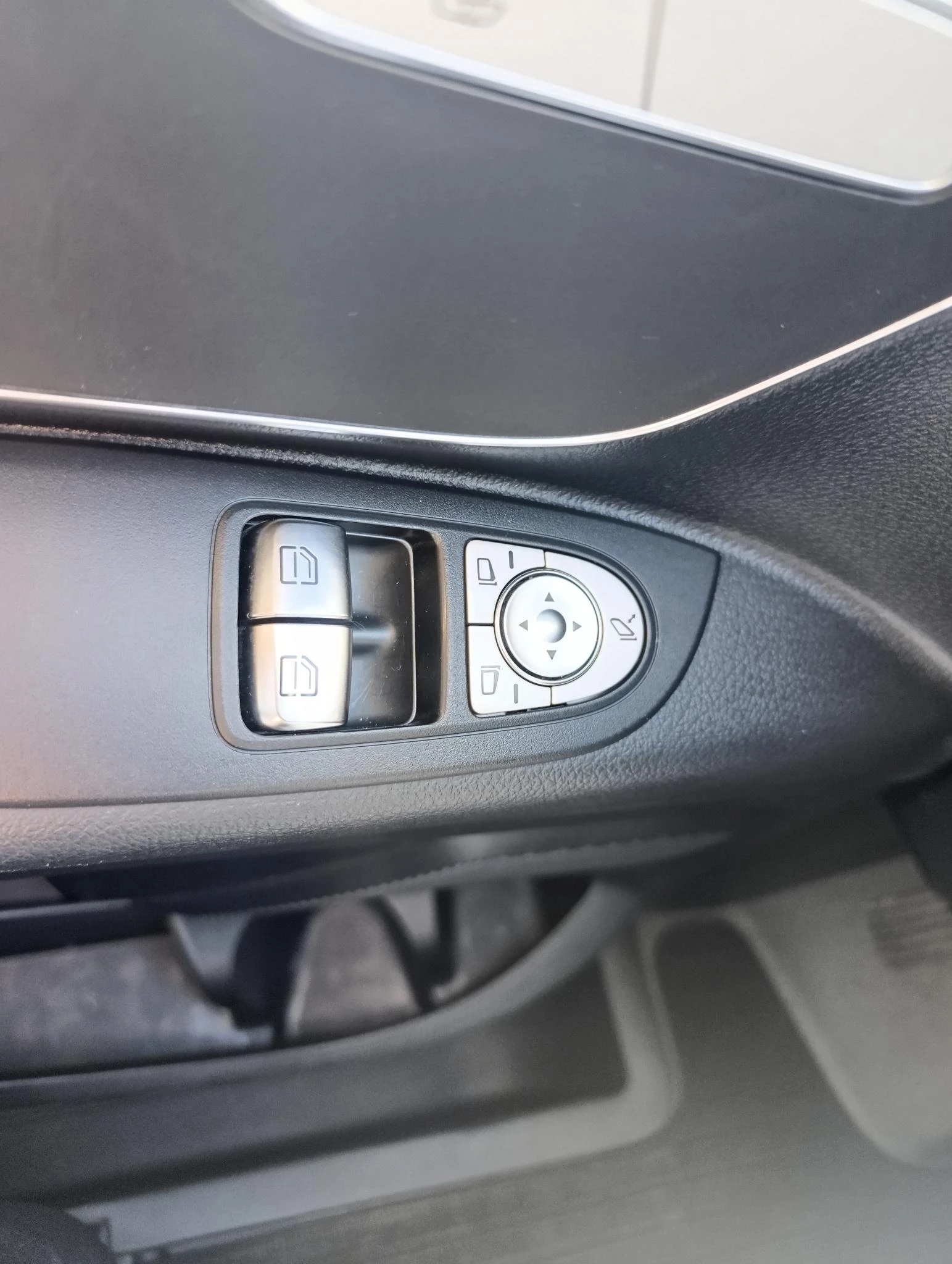 Mercedes-Benz-Vito-image-16