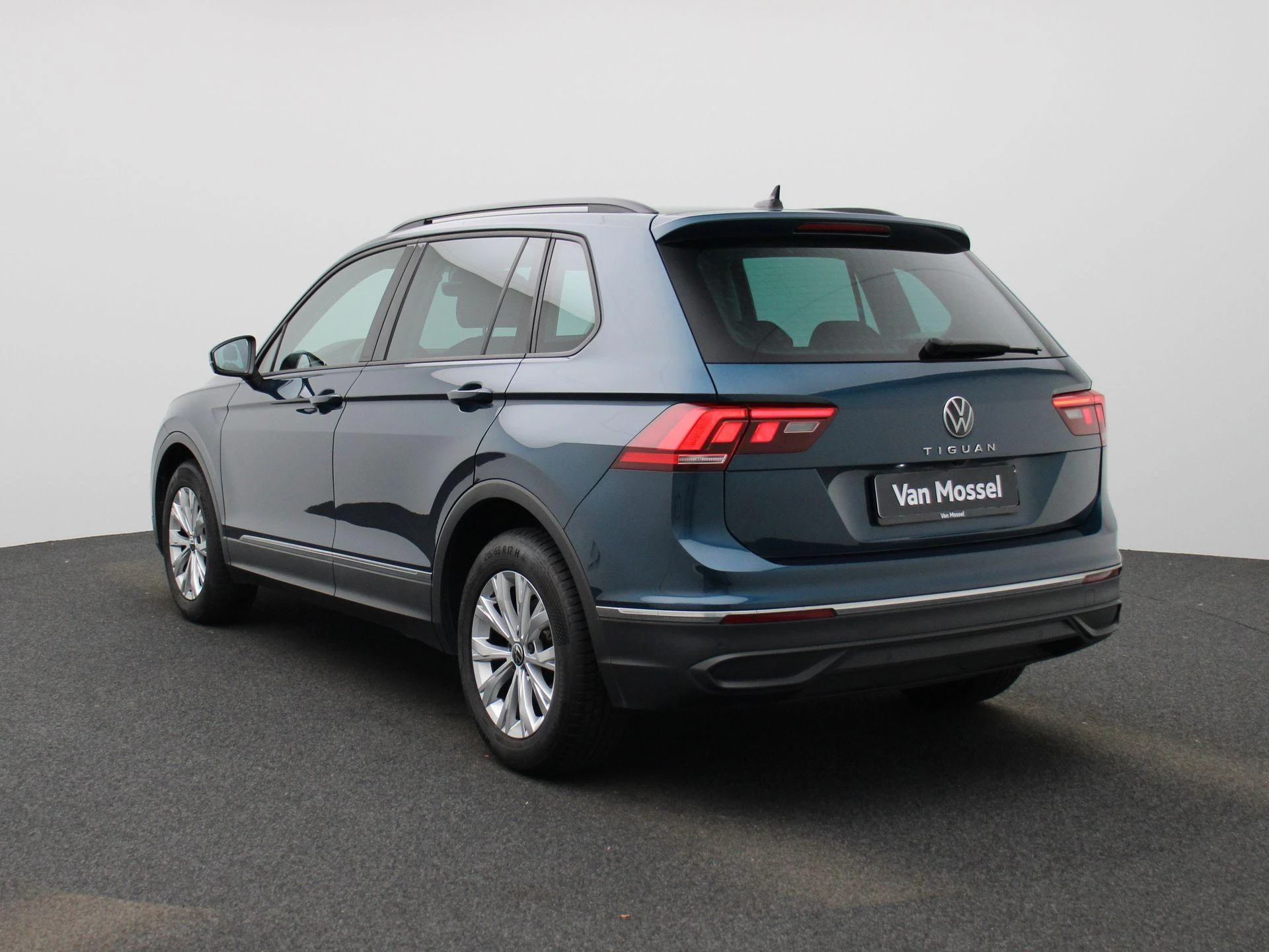 Volkswagen-Tiguan-image-1