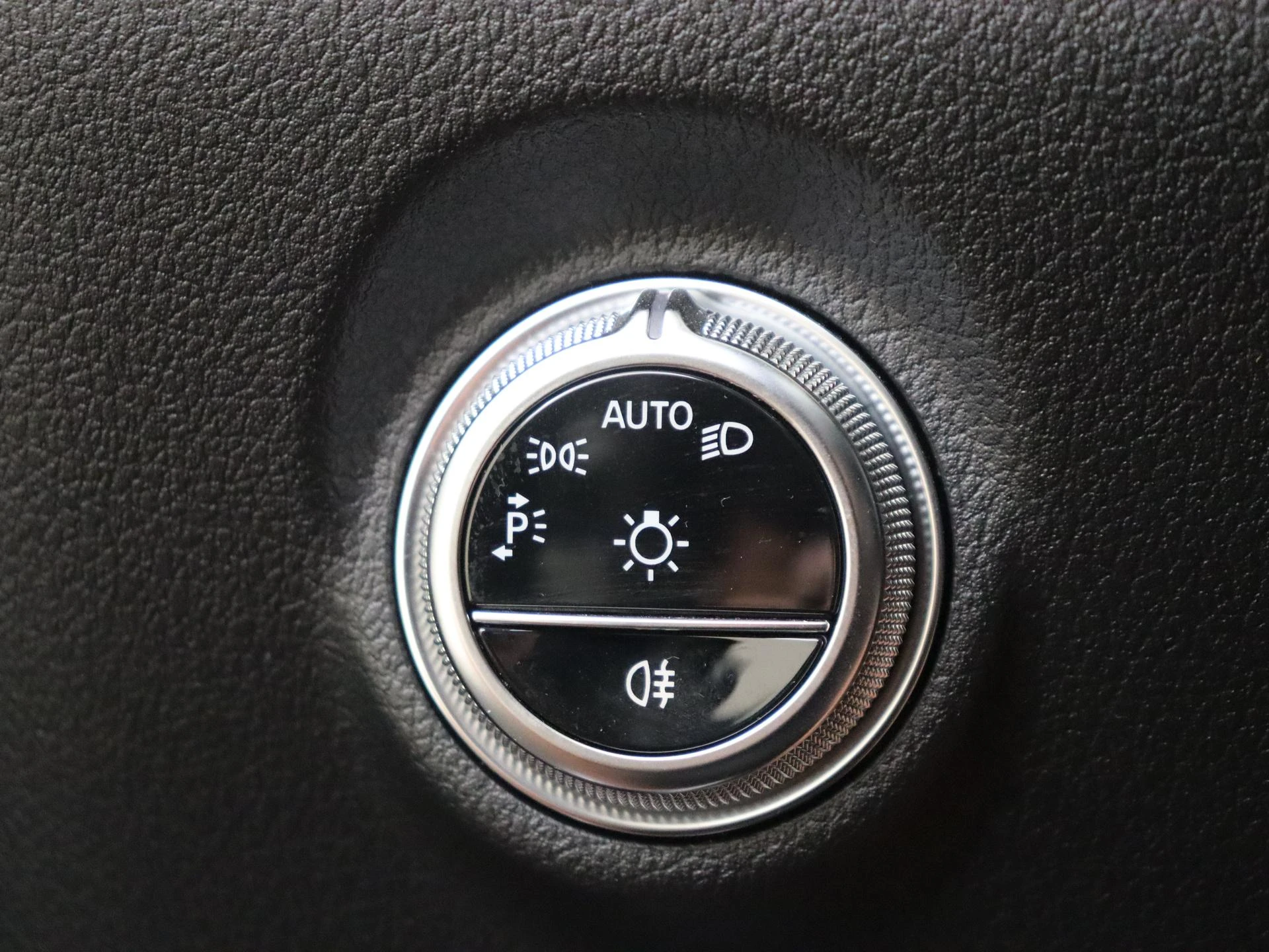 Mercedes-Benz-C-Klasse-image-24