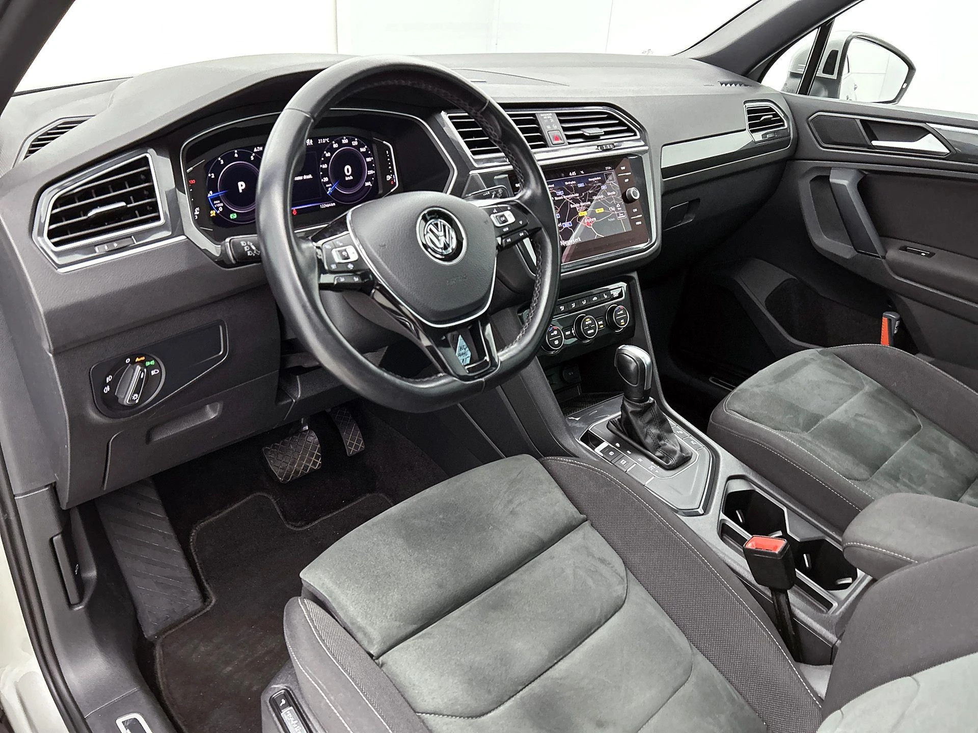 Volkswagen-Tiguan-image-27