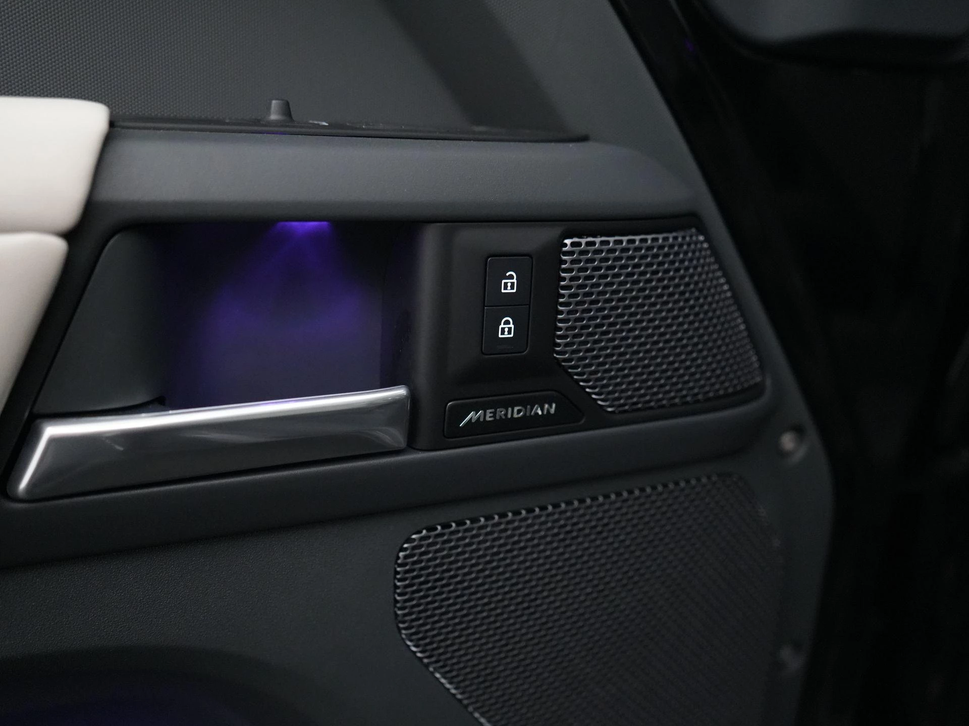 Land Rover-Defender-image-35