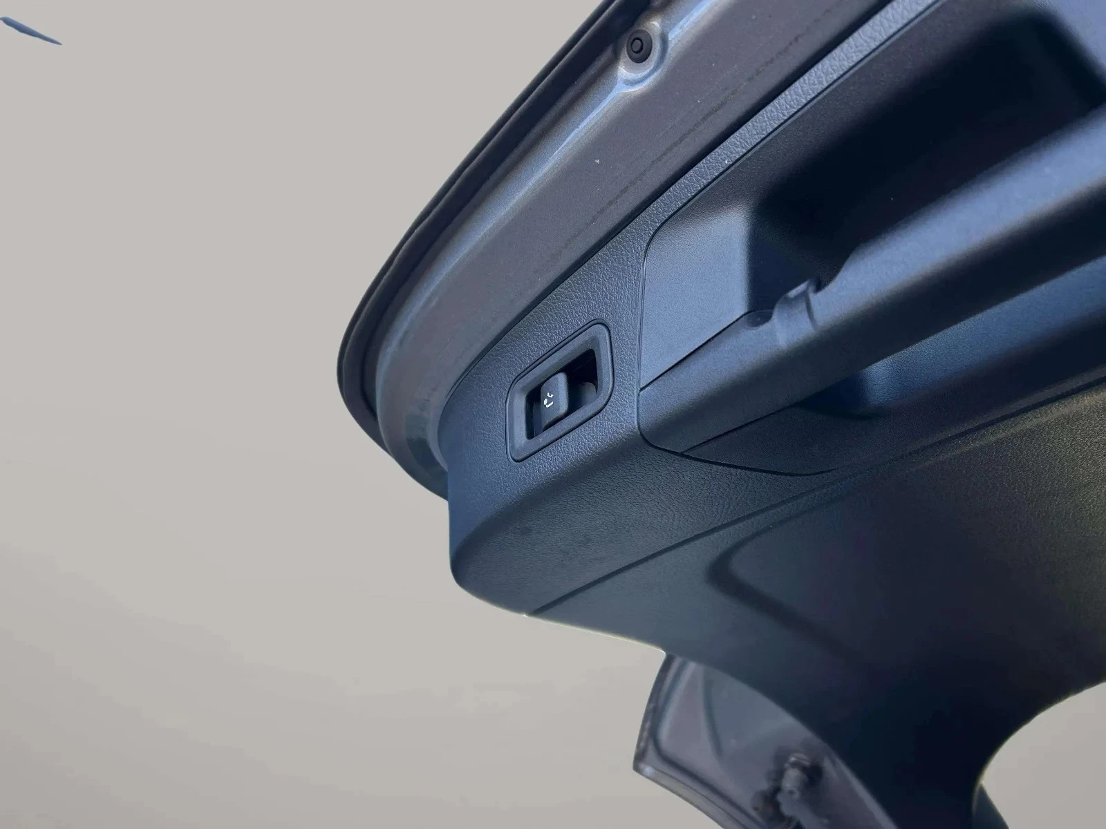 Mercedes-Benz-EQA-image-21