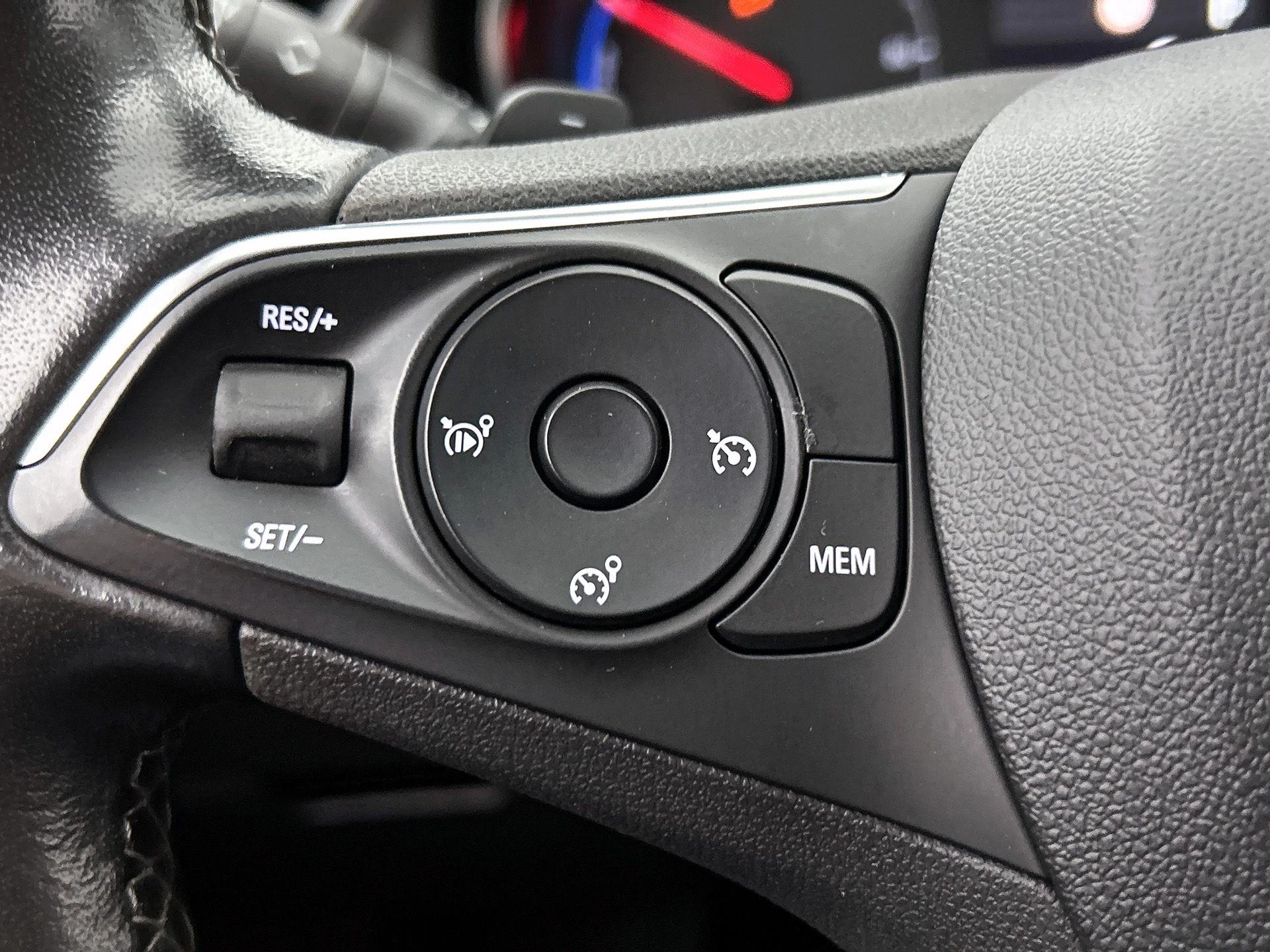 Opel Grandland X 1.6 Turbo Hybrid Innovation