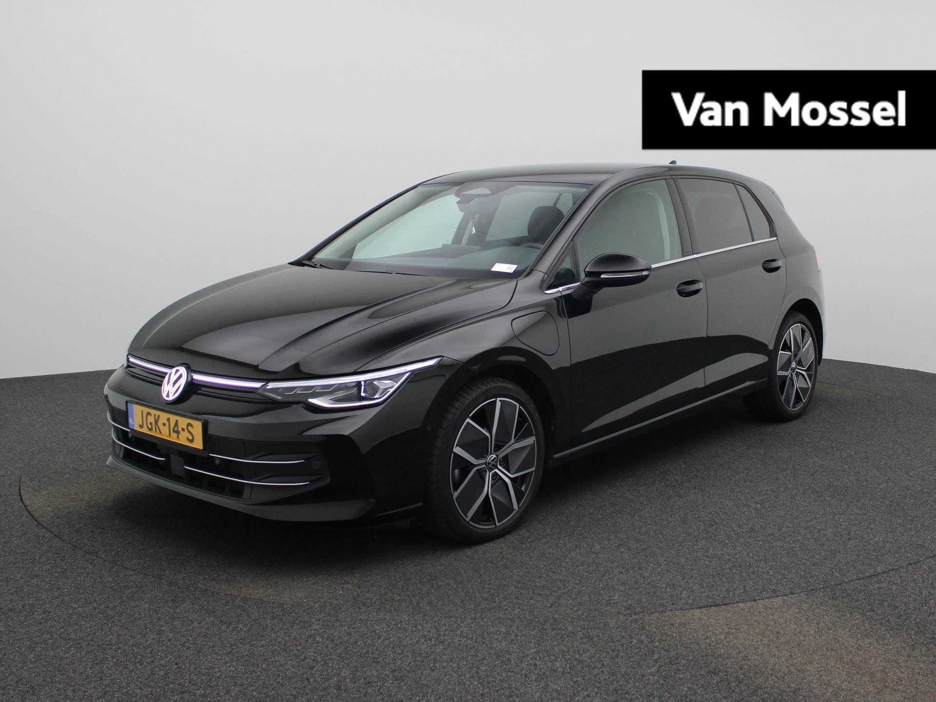 Volkswagen-Golf-image-0