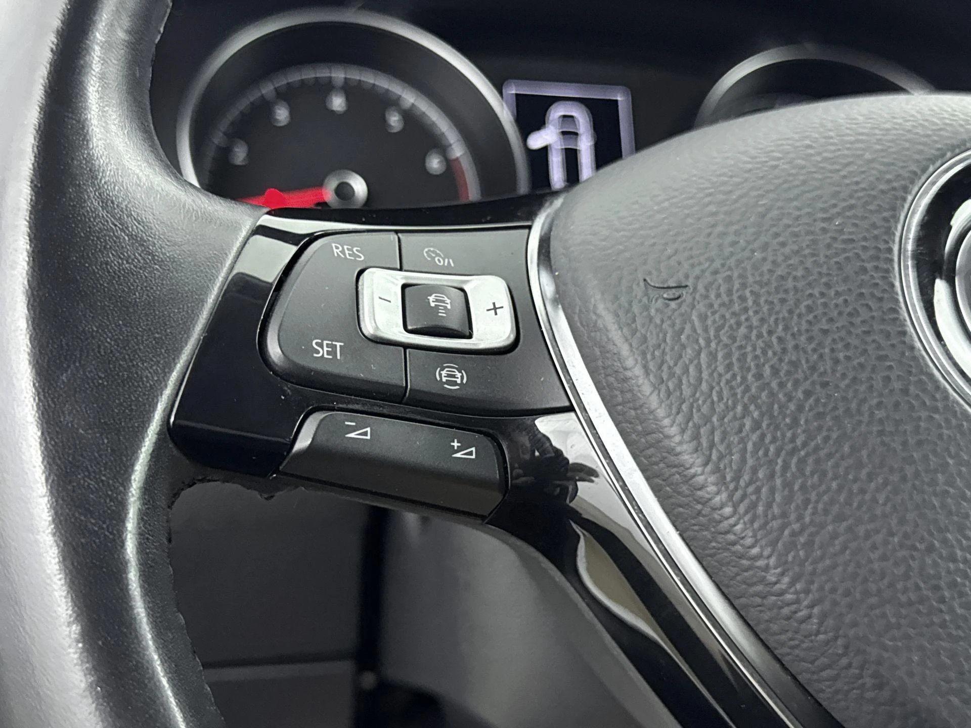 Volkswagen-Golf-image-5