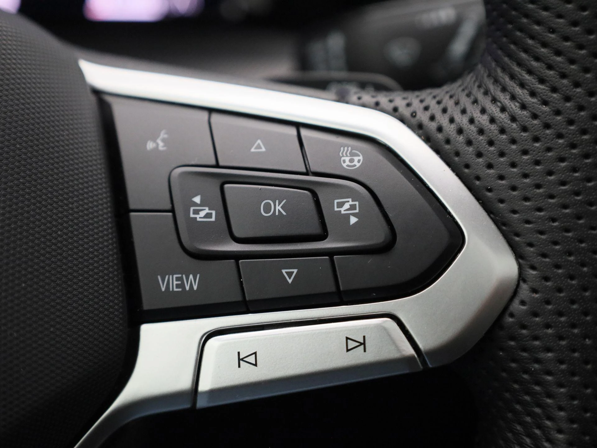 Volkswagen-Golf-image-23