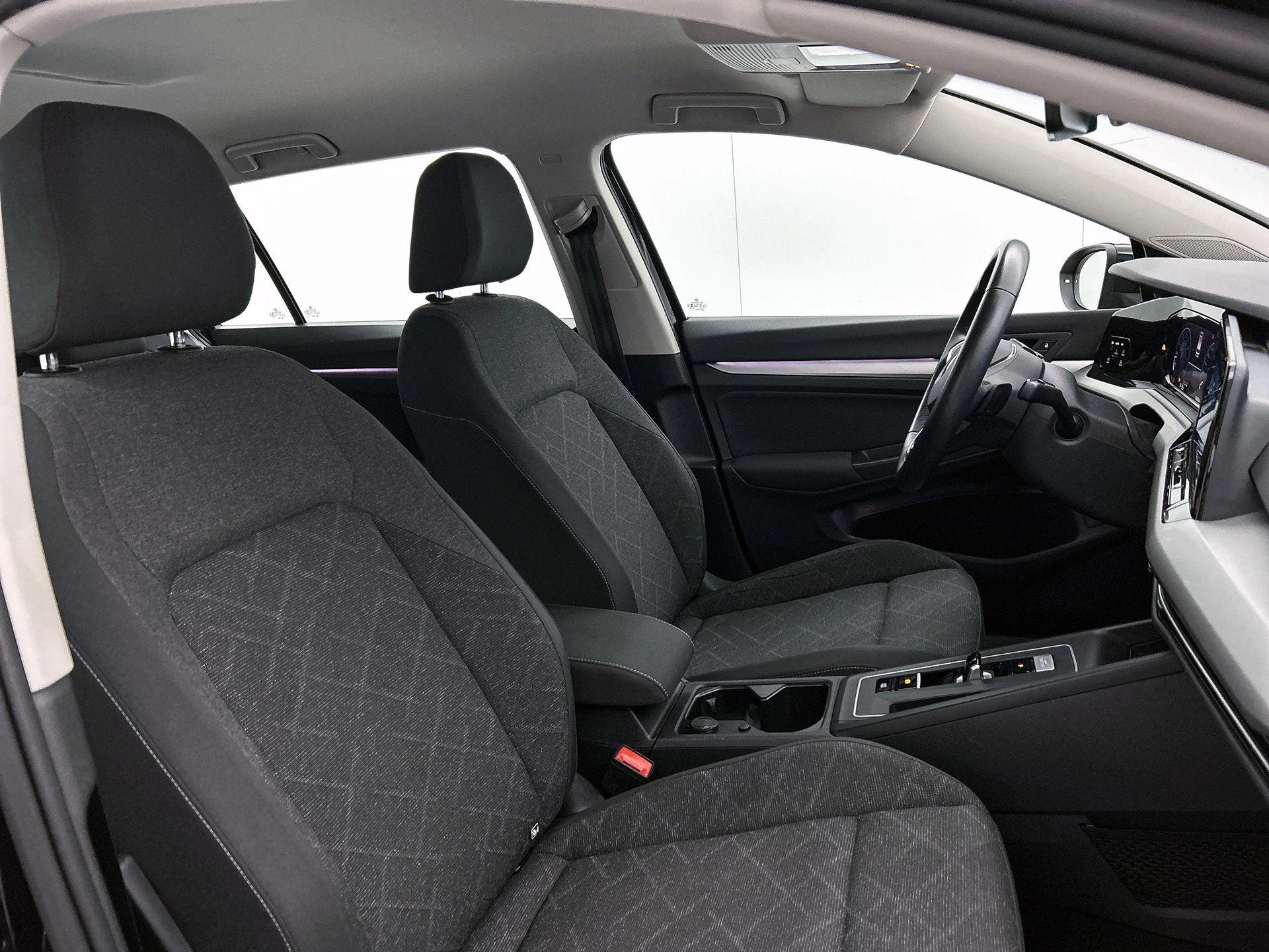 Volkswagen-Golf-image-34