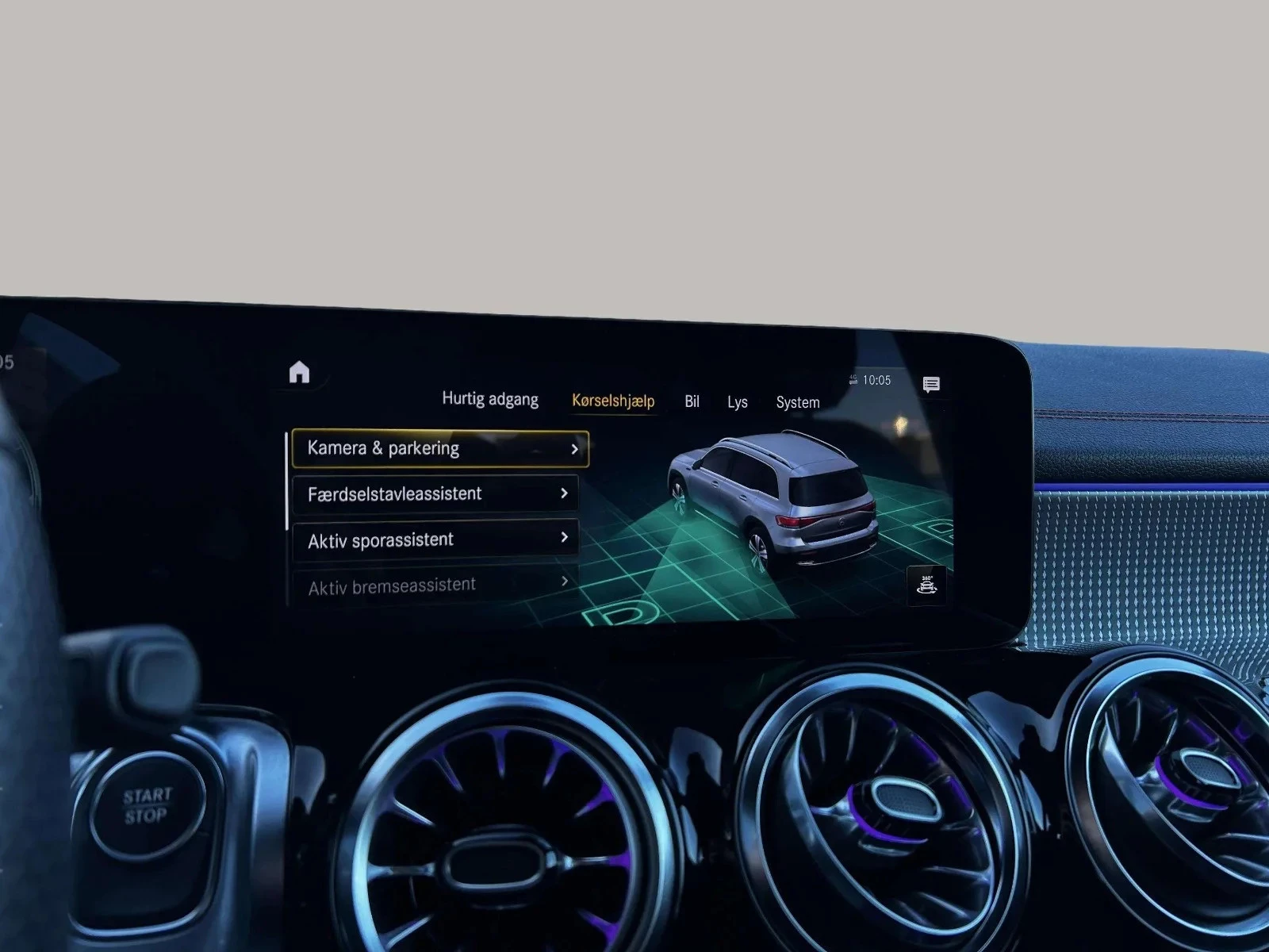 Mercedes-Benz-EQB-image-18