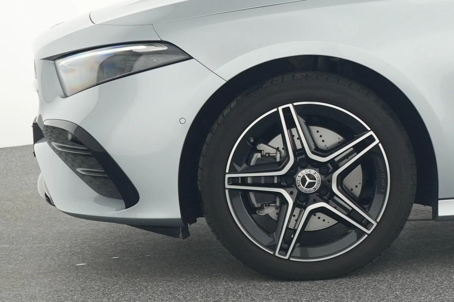 Mercedes-Benz A-Klasse 250 e AMG Line + PANO DAK + NIGHTPAKKET + CARPLAY +