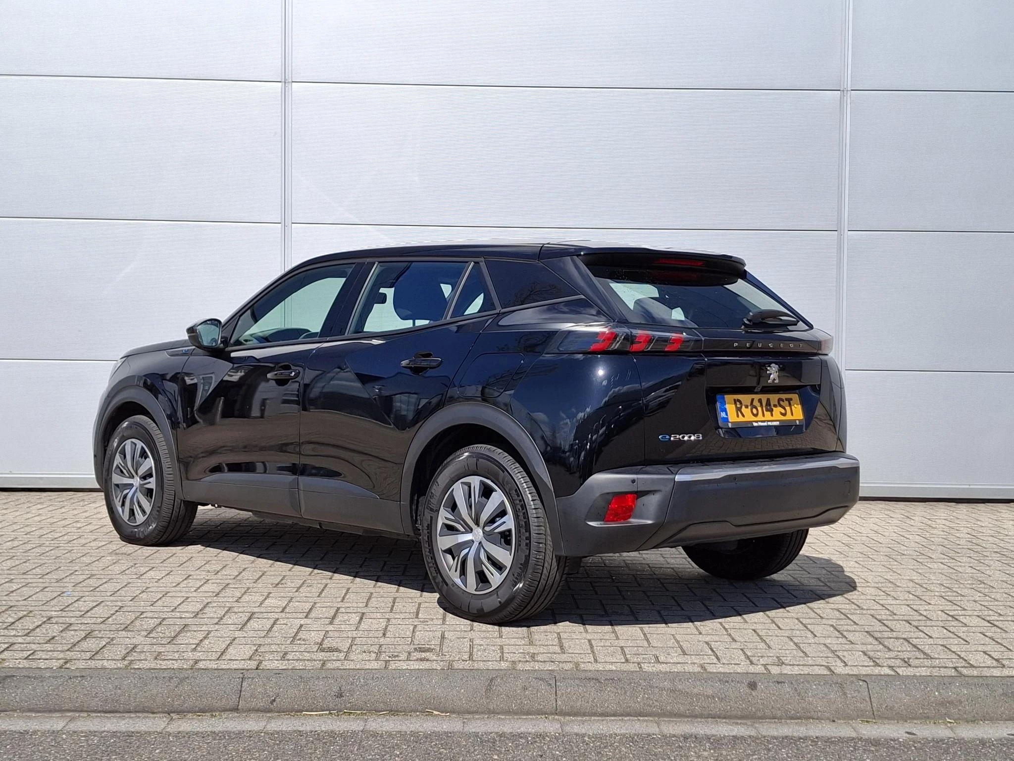 Peugeot e-2008 EV Active 50 kWh