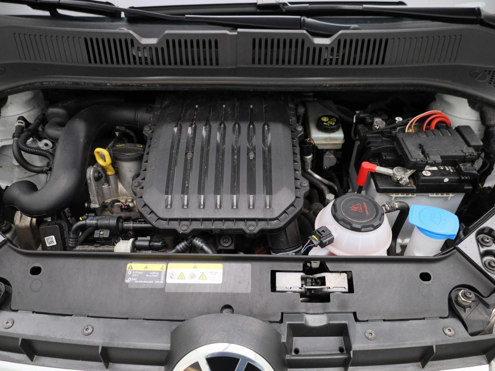 Volkswagen-up!-image-23