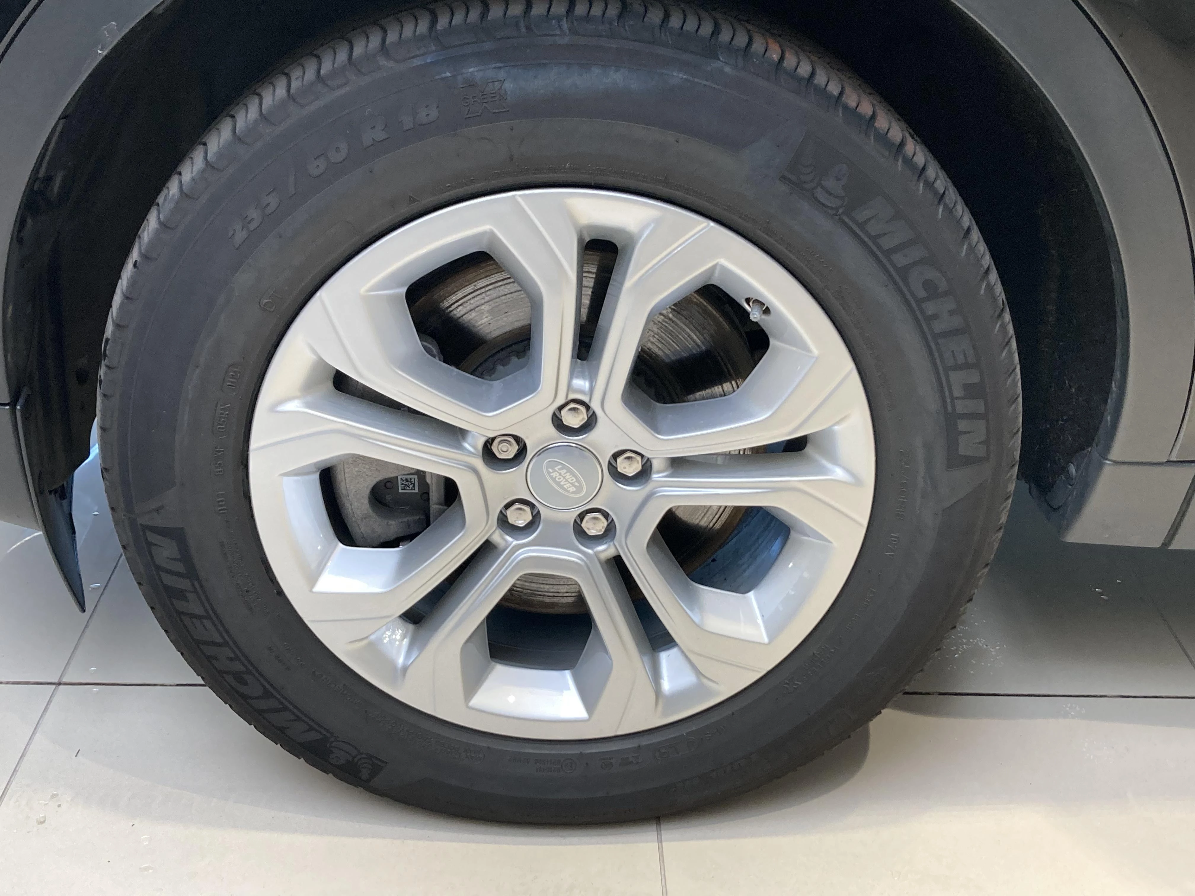 Land Rover-Discovery Sport-image-9