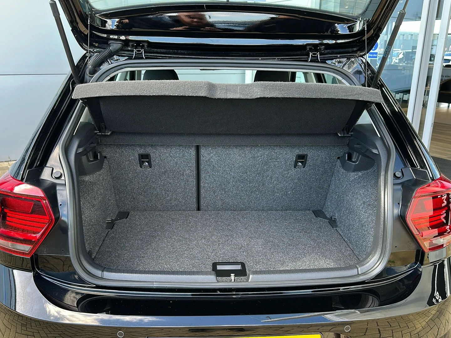 Volkswagen-Polo-image-14