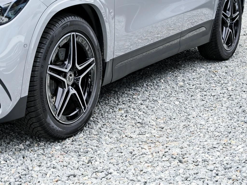 Mercedes-Benz-GLA 200-image-5