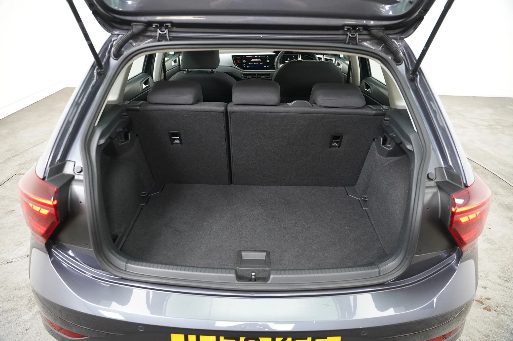 Volkswagen-Polo-image-12
