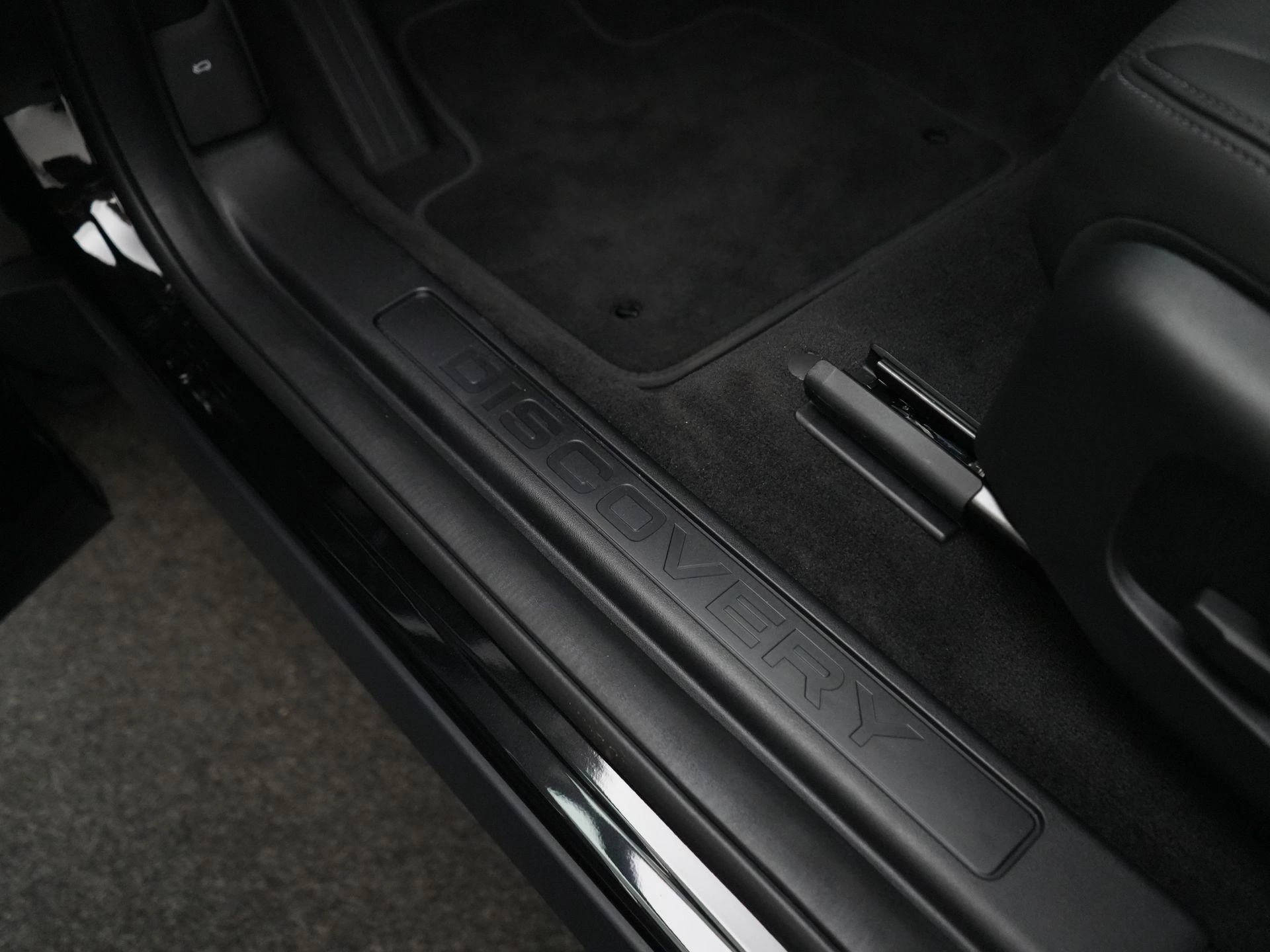 Land Rover-Discovery Sport-image-34