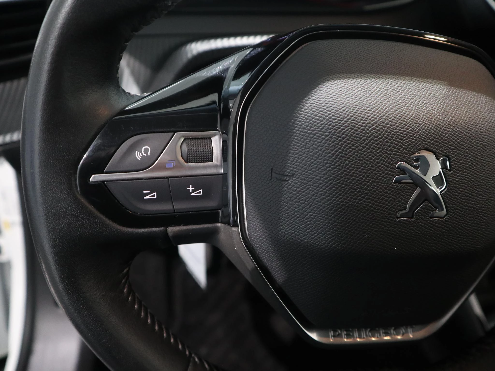 Peugeot-2008-image-12