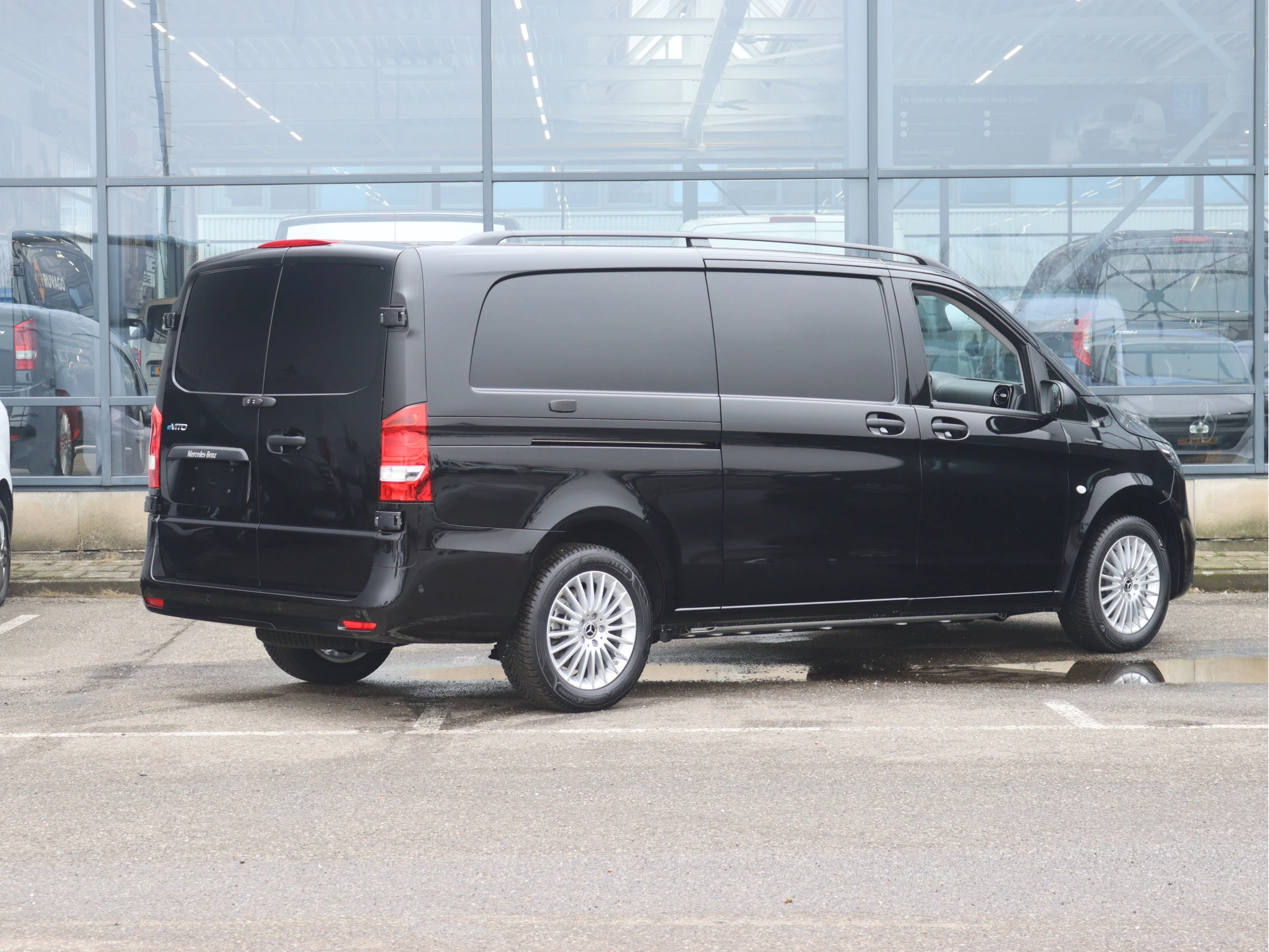 Mercedes-Benz-eVito-image-1