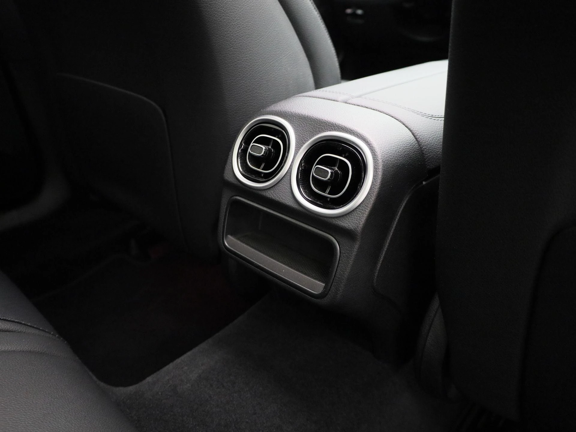 Mercedes-Benz-C-Klasse-image-53