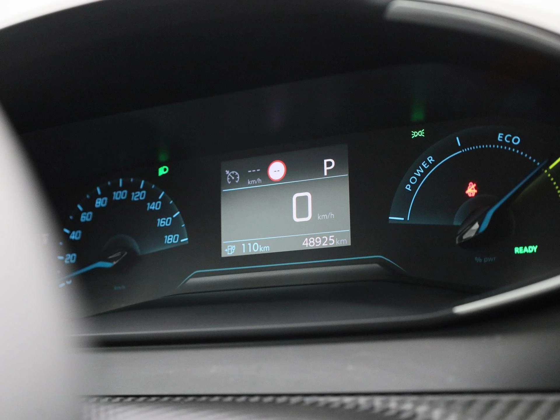 Peugeot-e-2008-image-25