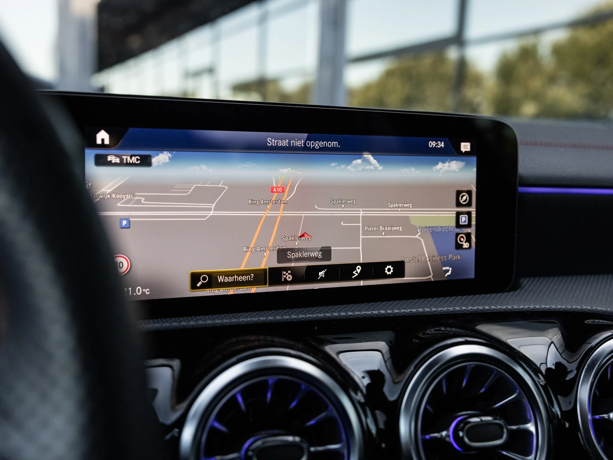 Mercedes-Benz-CLA-image-45