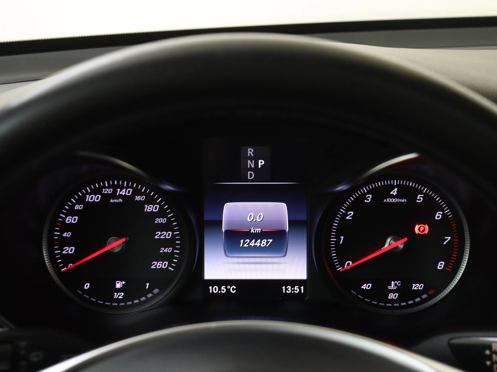 Mercedes-Benz-GLC-image-14