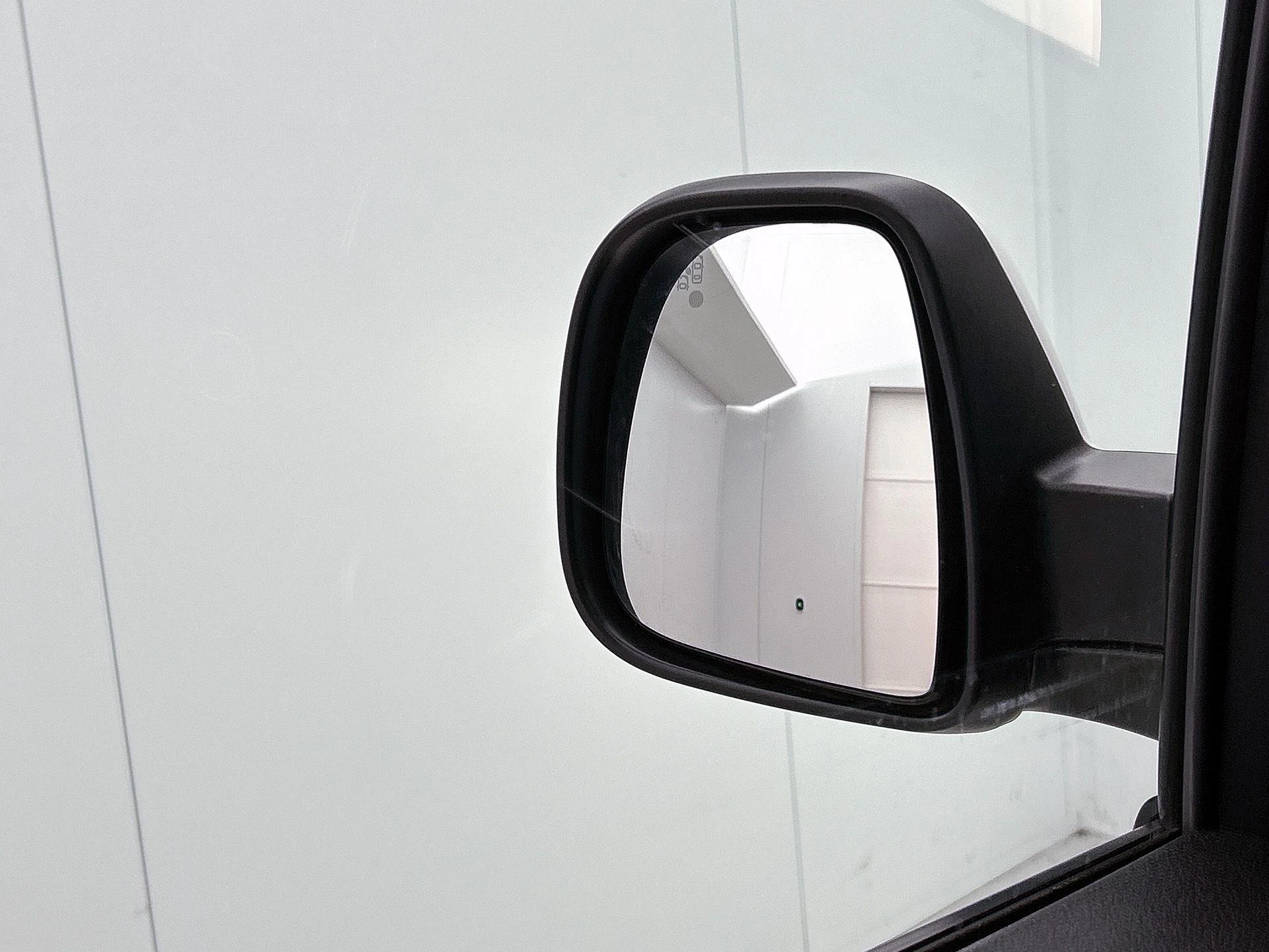 Opel-Vivaro-image-15